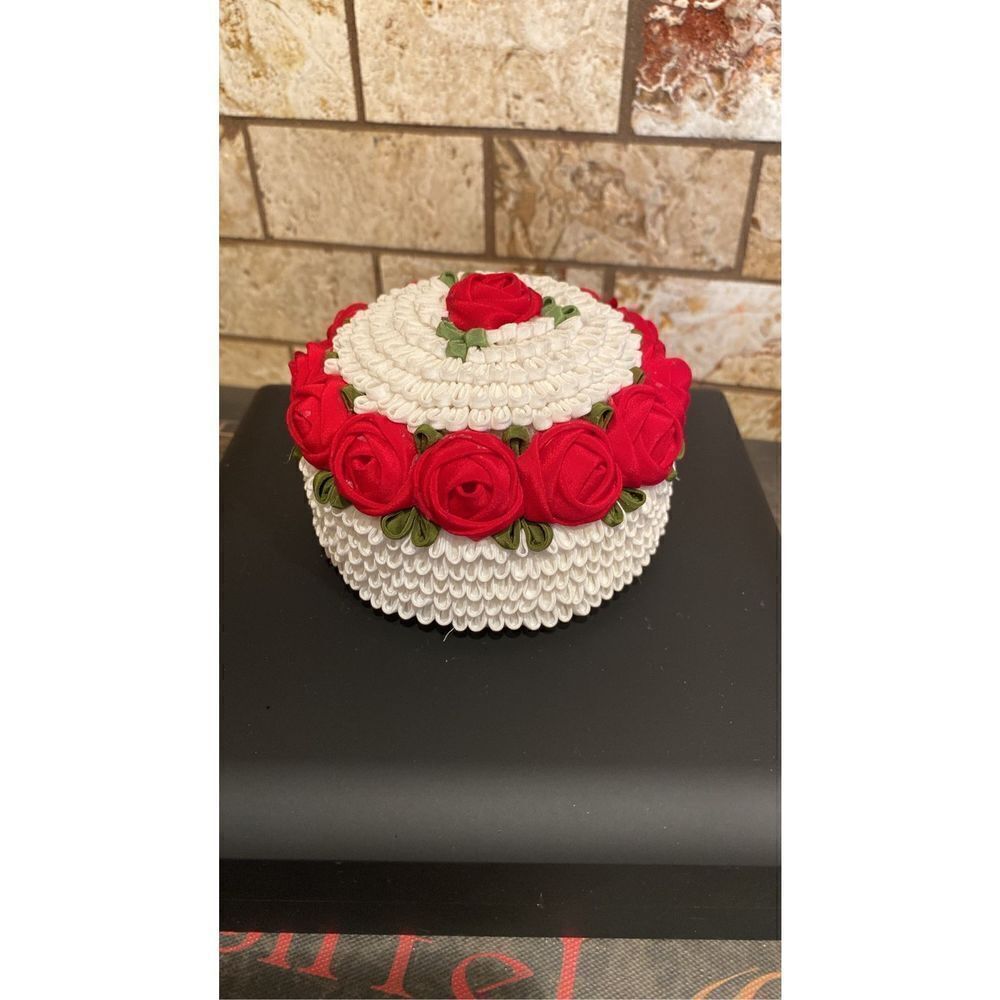 Vintage Ribbon Rose Cake Trinket Box - Picture 8 of 10